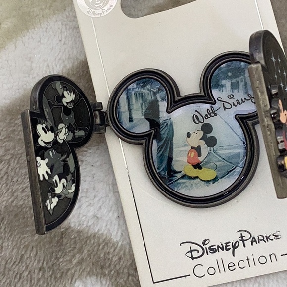 Disney parks collection Pins - Picture 3 of 5